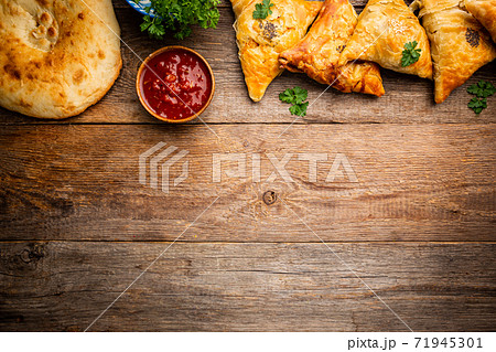 Samsa or samosas with meat 71945301