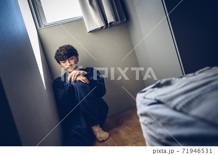 男性ポートレート 71946531