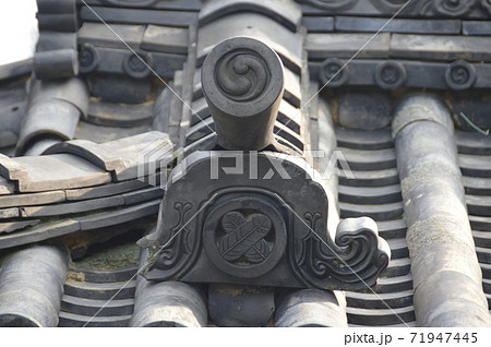 「鷹の羽紋」の軒丸瓦(花岳寺・山門/兵庫県赤穂市加里屋1992) 「鷹の羽紋」の軒丸瓦(花岳寺・山門/兵庫県赤穂市加里屋1992) 71947445