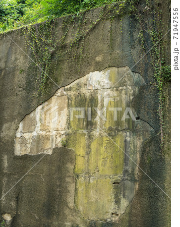 Cracked stucco on a high wall in the street 71947556