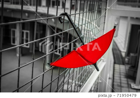 真っ赤な傘 真っ赤な傘 71950479