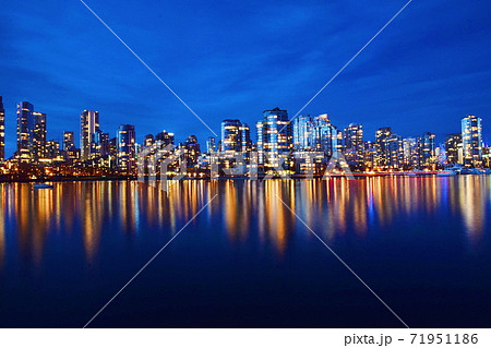 バンクーバーの夜景 フォールスクリークから バンクーバーの夜景 フォールスクリークから 71951186