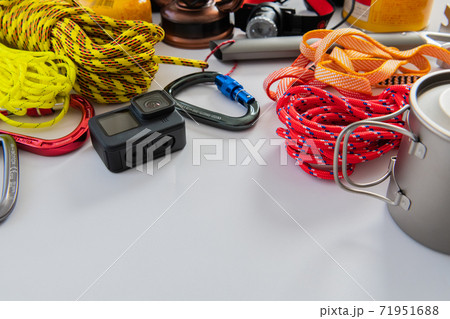 登山道具 山岳撮影カメラ 背景素材 71951688