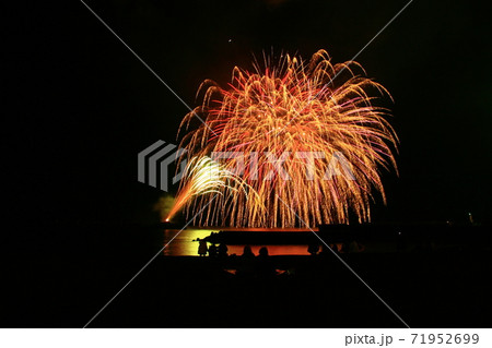 【静岡県伊東市】伊東温泉 とっておき冬花火大会 【静岡県伊東市】伊東温泉 とっておき冬花火大会 71952699