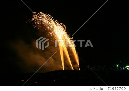 【静岡県伊東市】伊東温泉 とっておき冬花火大会 【静岡県伊東市】伊東温泉 とっておき冬花火大会 71952700