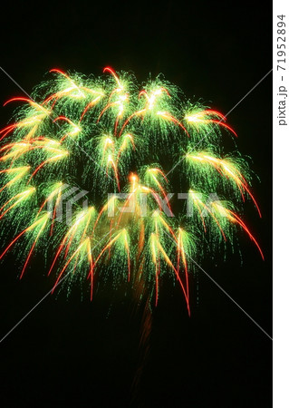 下手な花火の写真 71952894