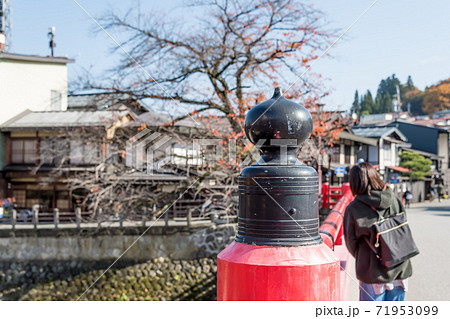 【飛騨高山の観光スポットの中橋周辺の様子】 【飛騨高山の観光スポットの中橋周辺の様子】 71953099