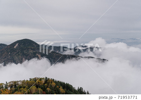 日光連山の稜線から見る雲海 栃木県の写真素材