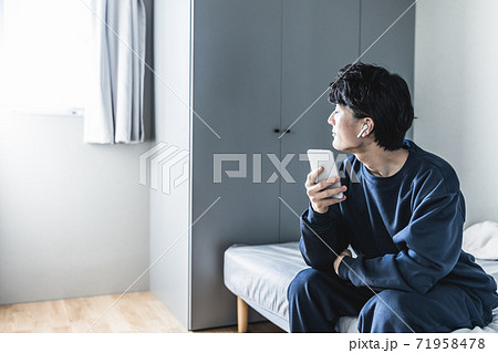 男性ポートレート 71958478