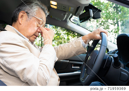 シニアドライバー 居眠り シニアドライバー 居眠り 71959369