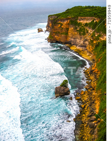 The ocean, waves at Uluvatu, Bali The ocean, waves at Uluvatu, Bali 71959949