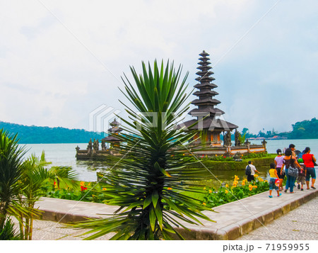 Pura Ulan Danu Beratan Water Temple in Bali Pura Ulan Danu Beratan Water Temple in Bali 71959955