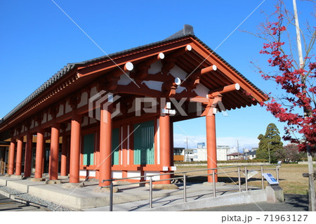 仙台市若林区　史跡陸奥国分寺・尼寺跡ガイダンス施設に隣接する天平回廊 71963127