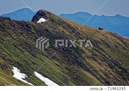 茂倉岳から見る谷川岳・トマの耳と赤城山 71963295