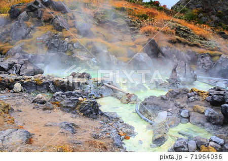 須川高原温泉の温水川 71964036