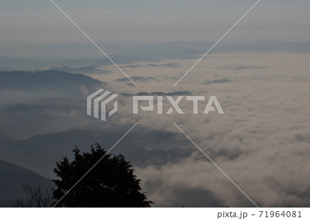 那岐山より雲海を望む 那岐山より雲海を望む 71964081