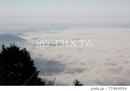 那岐山より雲海を望む 那岐山より雲海を望む 71964084