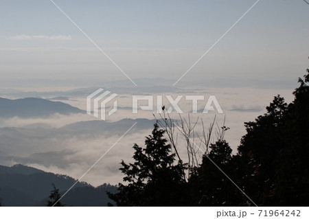 那岐山より雲海を望む 那岐山より雲海を望む 71964242