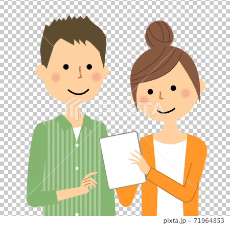 一對年輕夫婦看著一台平板電腦 一對年輕夫婦看著一台平板電腦 71964853