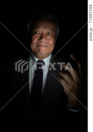 ビジネスイメージ 黒バック 悪巧み ビジネスイメージ 黒バック 悪巧み 71965498