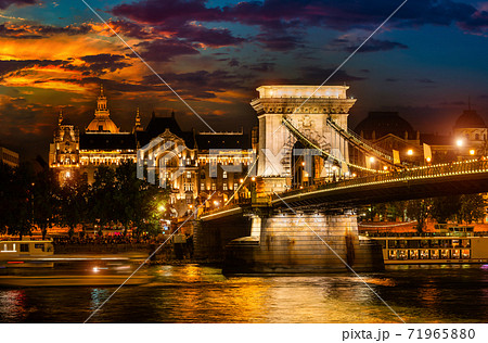 Chain Bridge in Budapest 71965880