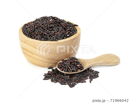 dark violet rice berry with wooden bowl and spoon isolated on white background 71966042