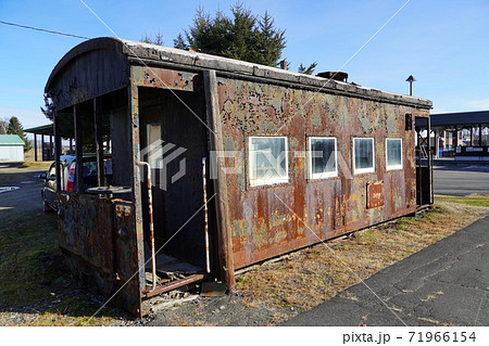 愛国駅前の緩急車ヨ4353 71966154