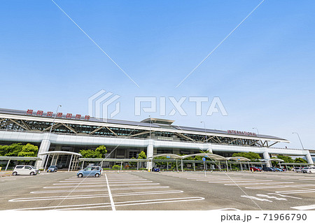 福岡県福岡市　晴天の福岡空港 71966790