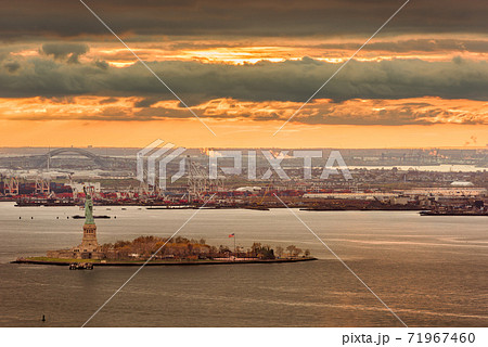 New York Harbor, New York, USA New York Harbor, New York, USA 71967460