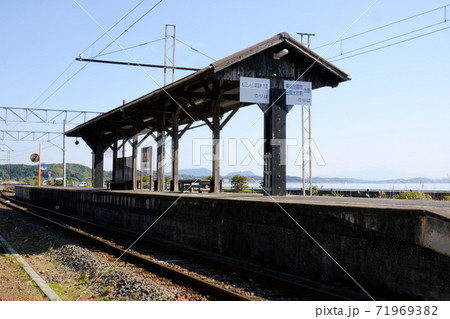 湖の広がる秋鹿町駅(あいかまちえき)・・一畑電車 71969382