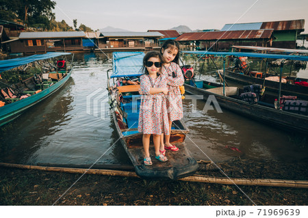 Two children going in the pier 71969639