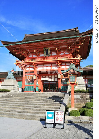 伏見稲荷大社・楼門(京都府京都市伏見区) 伏見稲荷大社・楼門(京都府京都市伏見区) 71969667