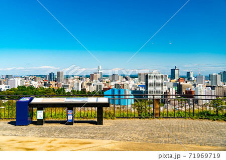 青空の青葉城址と仙台市街 71969719