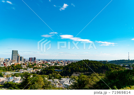 青空の青葉城址と仙台市街 71969814