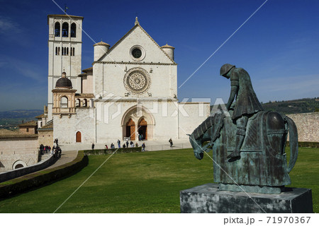 Assisi, Italy panoramic view of basilica San Francesco 71970367