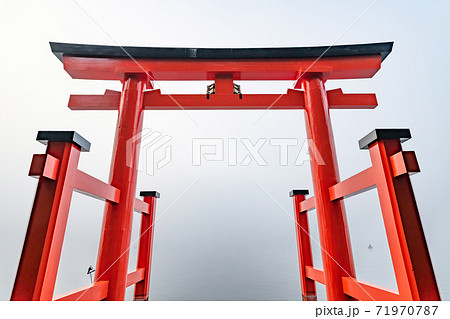 箱根神社 平和の鳥居 神奈川県箱根町 箱根神社 平和の鳥居 神奈川県箱根町 71970787