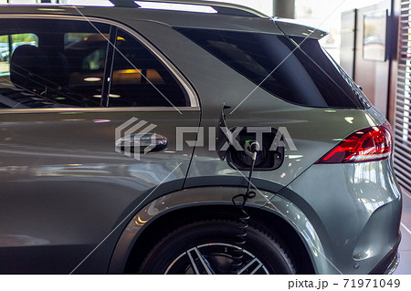 charging the car with electricity at the station charging the car with electricity at the station 71971049