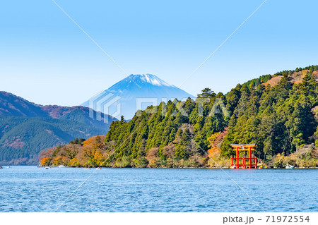 秋の芦ノ湖 箱根神社 富士山 神奈川県箱根町 秋の芦ノ湖 箱根神社 富士山 神奈川県箱根町 71972554