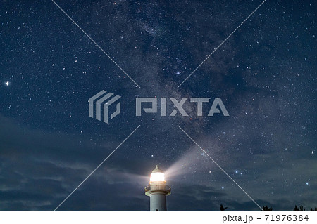 舳倉島 夜の灯台① 71976384