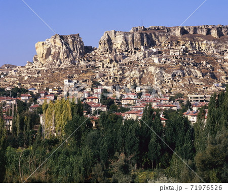 カッパドキアの町ユルギュップ 71976526