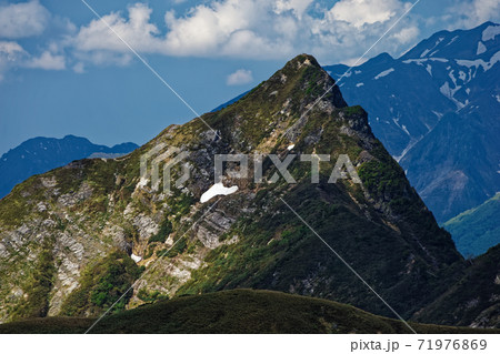 上越国境・蓬峠付近から見る大源太山 上越国境・蓬峠付近から見る大源太山 71976869