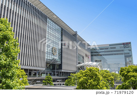 福岡県福岡市　晴天のJR博多駅 71979120