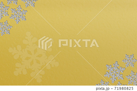 冬　クリスマス　氷の結晶　雪の結晶の背景　金　ゴールド　イラスト 71980825