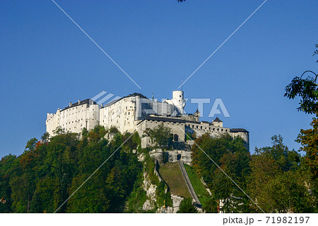 オーストリア・ザルツブルクの世界遺産ホーエンザルツブルク城 71982197