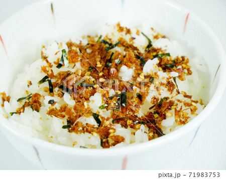 かつおふりかけをかけたご飯 かつおふりかけをかけたご飯 71983753