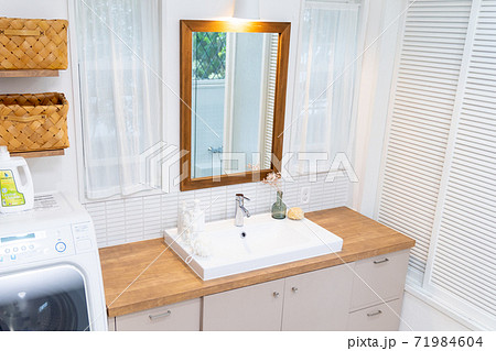 住宅の洗面所 71984604