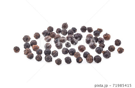 Black pepper isolated on white background 71985415