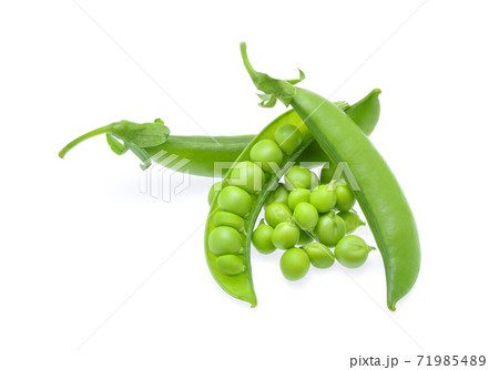 Fresh green pea pod on white background 71985489