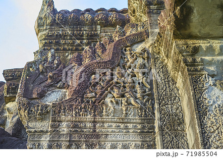 カンボジア　遺跡　像　世界遺産 71985504