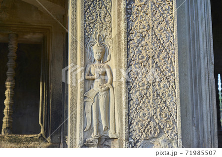 カンボジア　遺跡　像　世界遺産 71985507